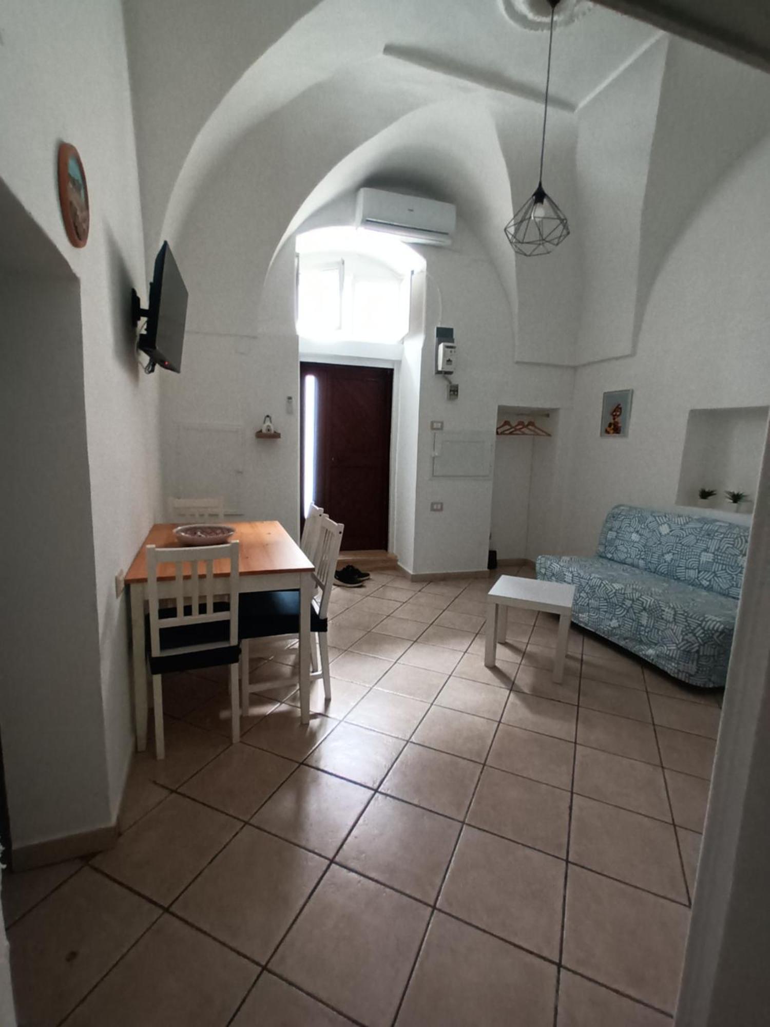Vico Trieste Ostuni Buitenkant foto